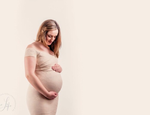 A lovely maternity studio session of Flor & Rodrigo