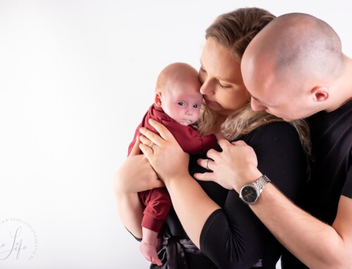 Loving Arms newborn photoshoot with Eline